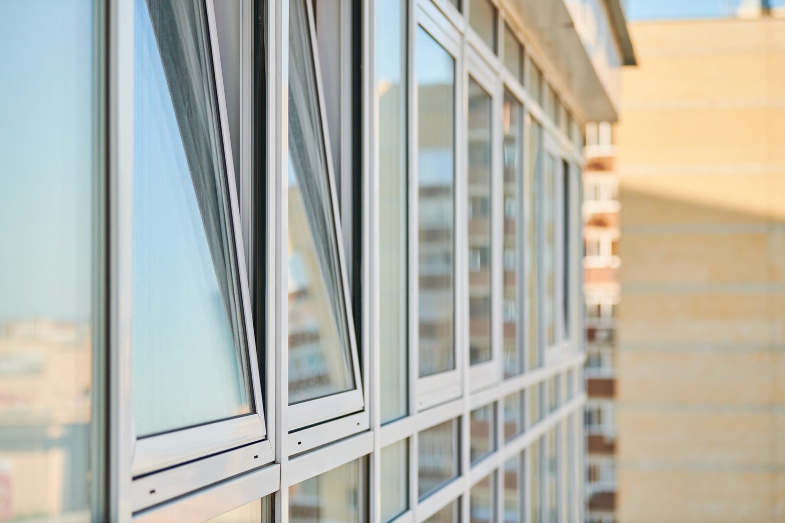 Kozijnen op maat Noord-Holland geplaatst bij moderne nieuwbouwwoning
