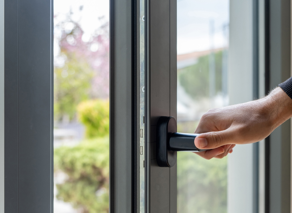Woning in Enkhuizen met kunststof kozijnen en openslaande deuren naar de tuin