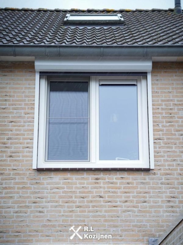 Wit kunststof kozijn Medemblik op bovenverdieping woning