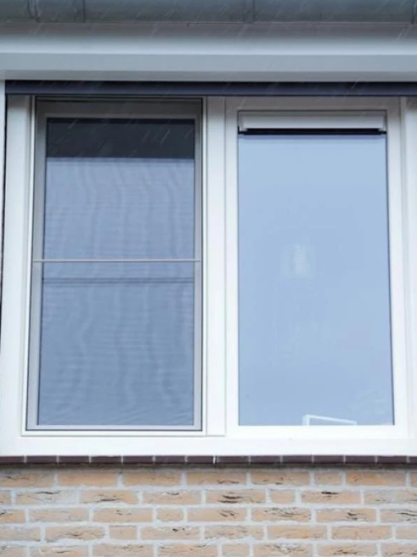 Kunststof kozijnen in rijwoning in Alkmaar met isolerend glas en ventilatieroosters