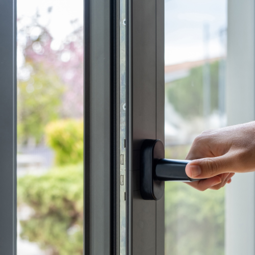 Goedkope kunststof kozijnen in Friesland? Dit moet je weten voordat je koopt